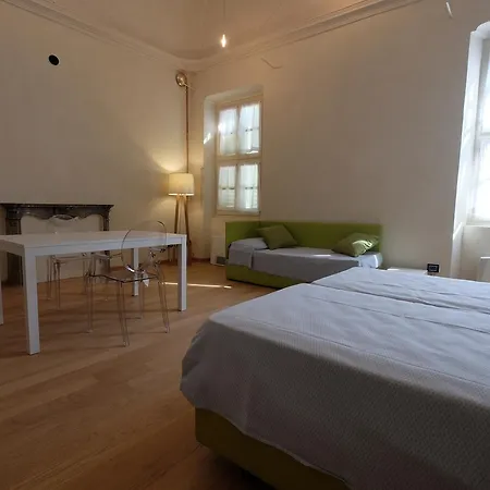 Palazzo Sacco Hostello 弗萨诺