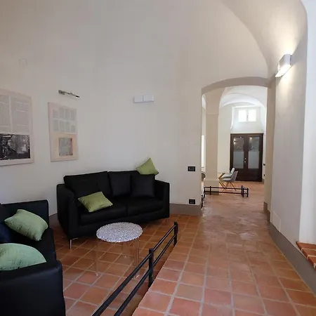 Palazzo Sacco Hostello 旅馆 弗萨诺