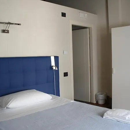 Palazzo Sacco Hostello 弗萨诺