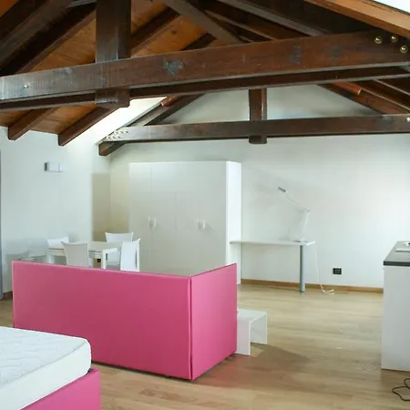 Palazzo Sacco Hostello 弗萨诺
