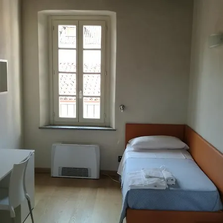 Palazzo Sacco Hostello 旅馆 弗萨诺